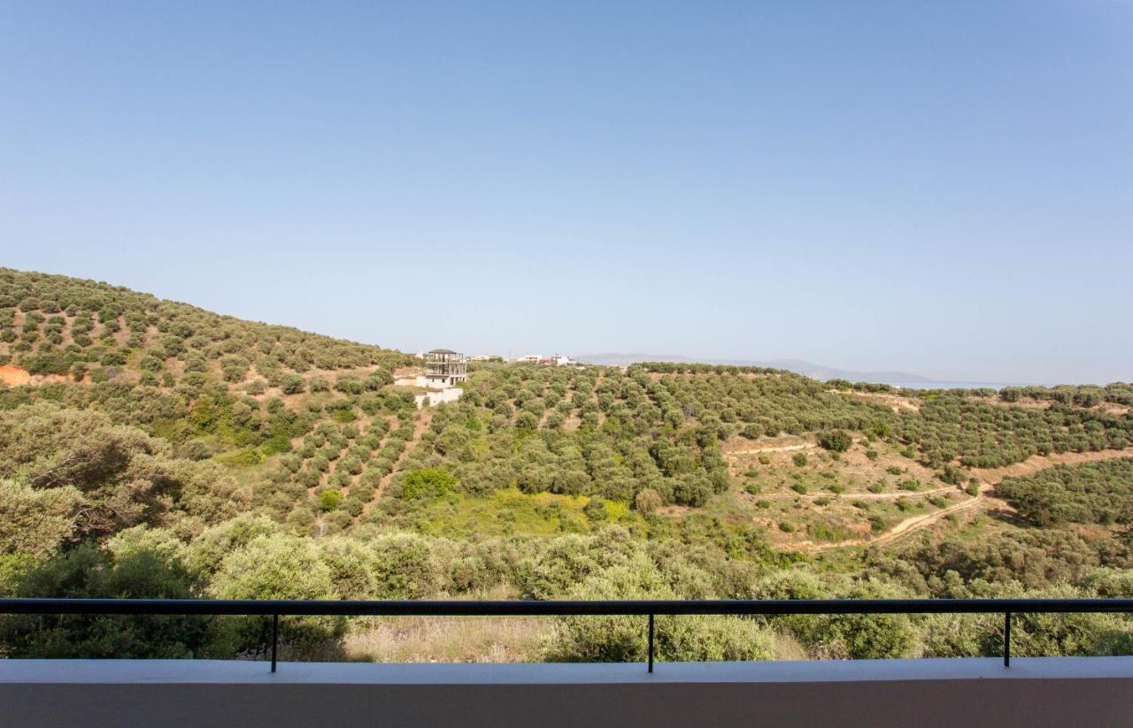 Hillside Seaview Stalós